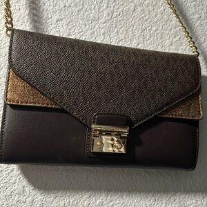 Great small purse lots of slots